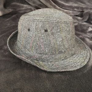 Ladies’ grey pattern fedora type hat